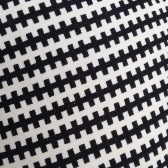 Set of 2 Ikea throw pillows - Picture 2 of 3